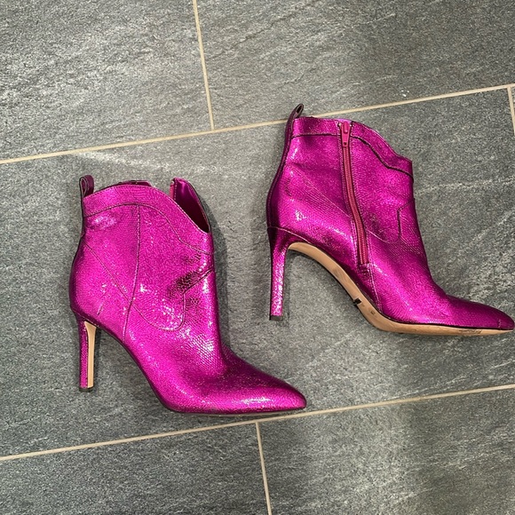 Ezlee magenta Booties - Picture 2 of 14